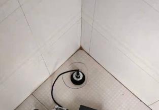 汤原卫生间漏水维修之 loft 夹层储藏室毗邻暗管渗水哪家好，推荐诚匠小爱修缮